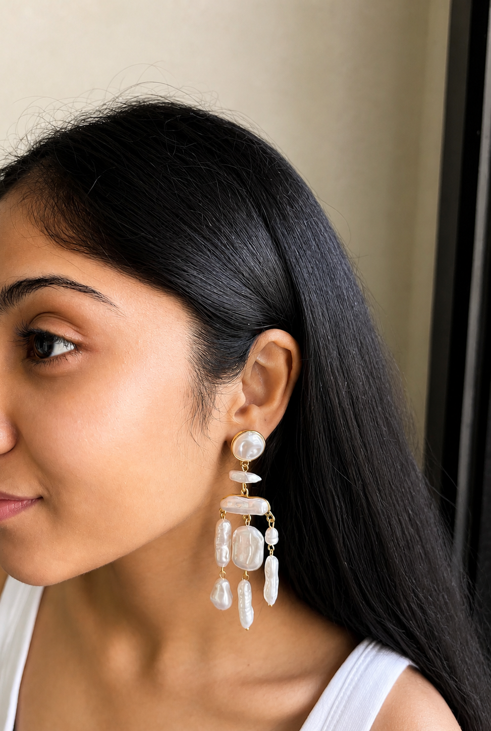Pearl statement earring