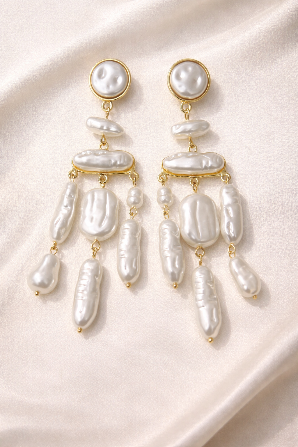 Pearl statement earring