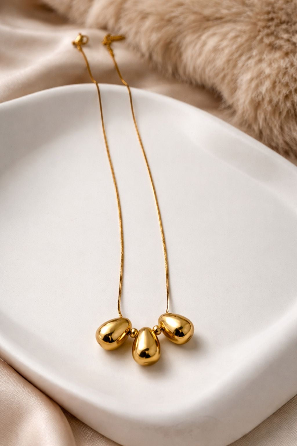 Vera Bar Necklace