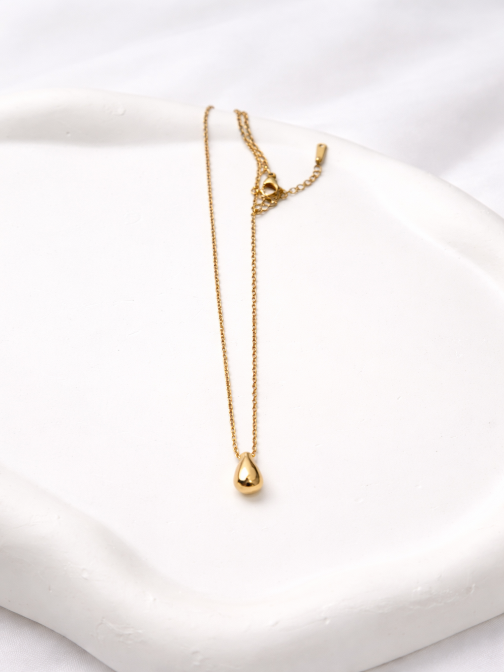 Eira Pear Drop Chain