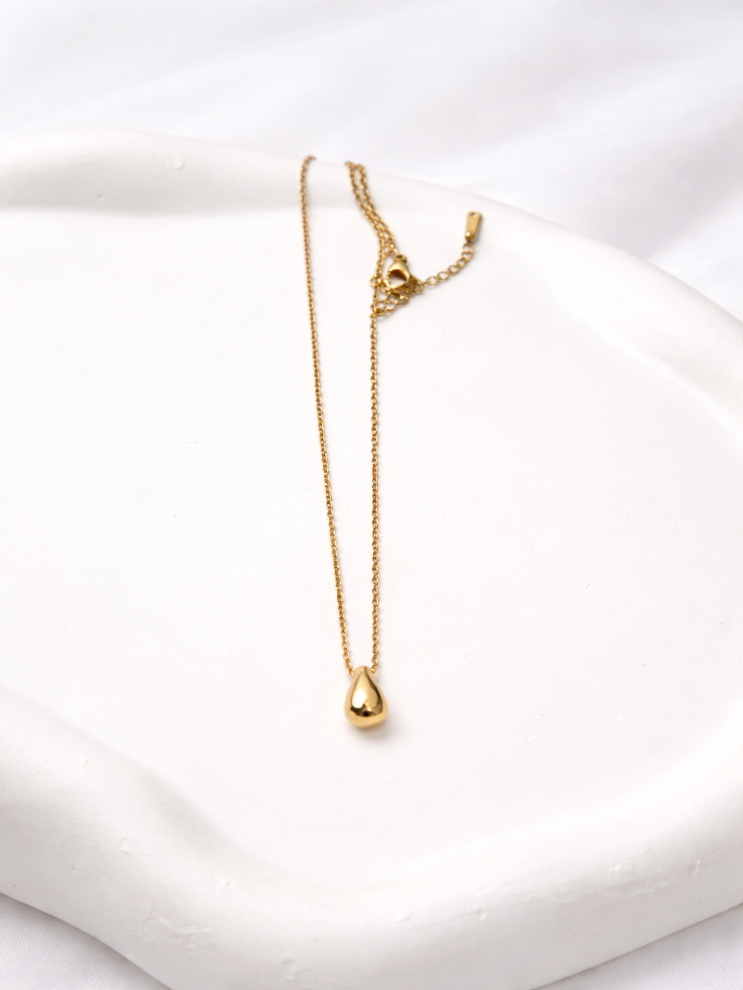 Eira Pear Drop Chain