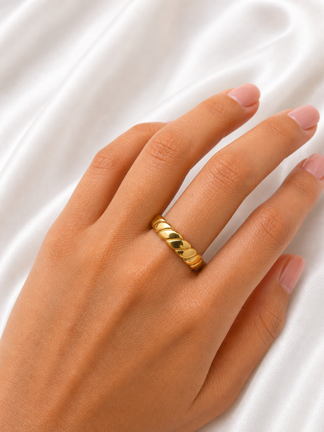 Sleek Ring