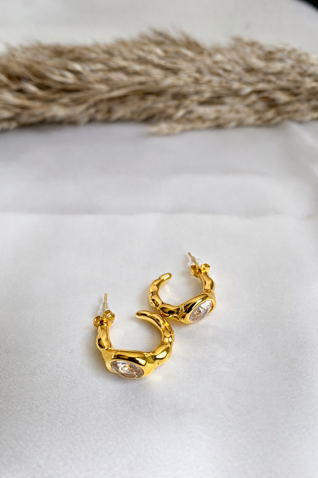 Elio Stone Hoops