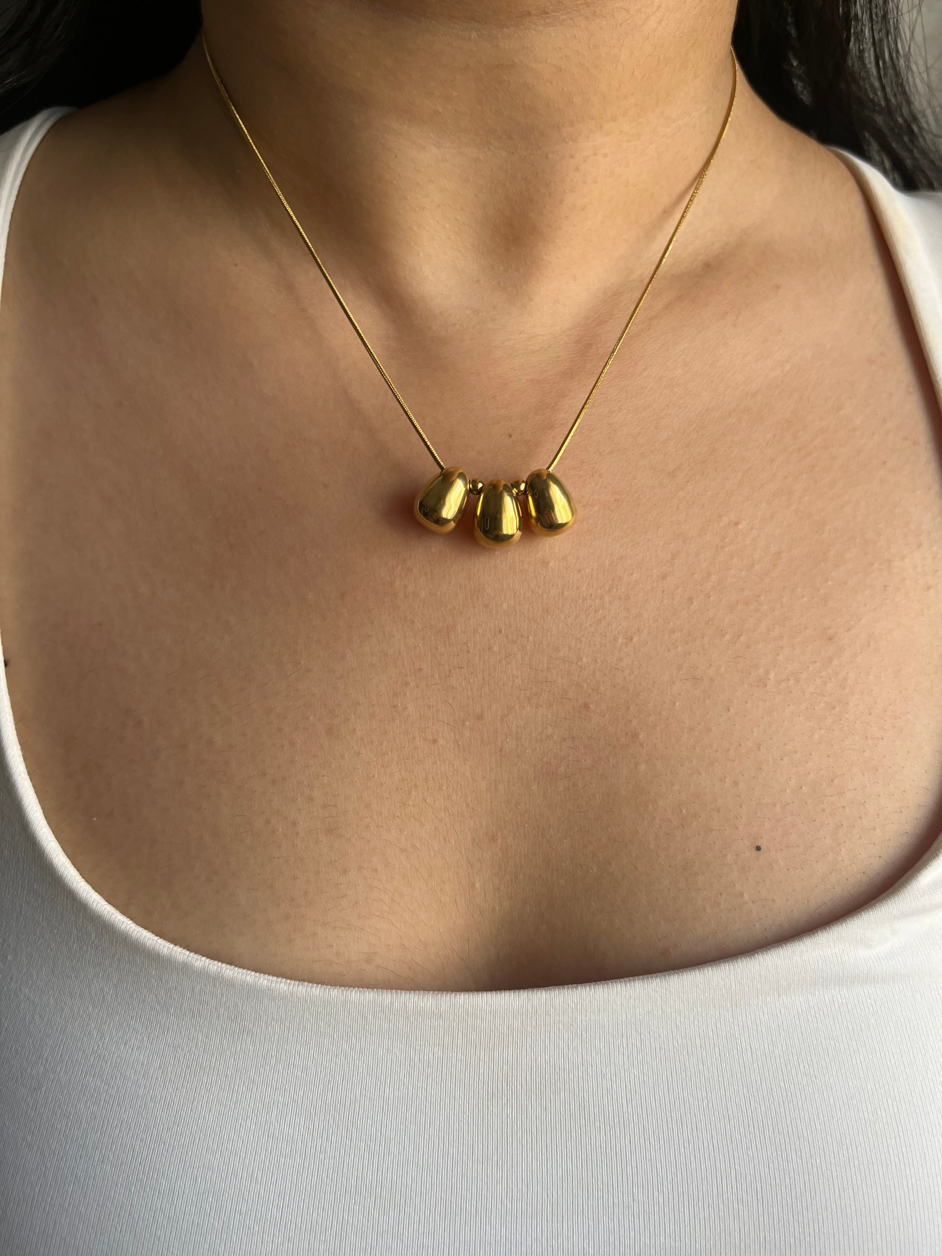 Vera Bar Necklace