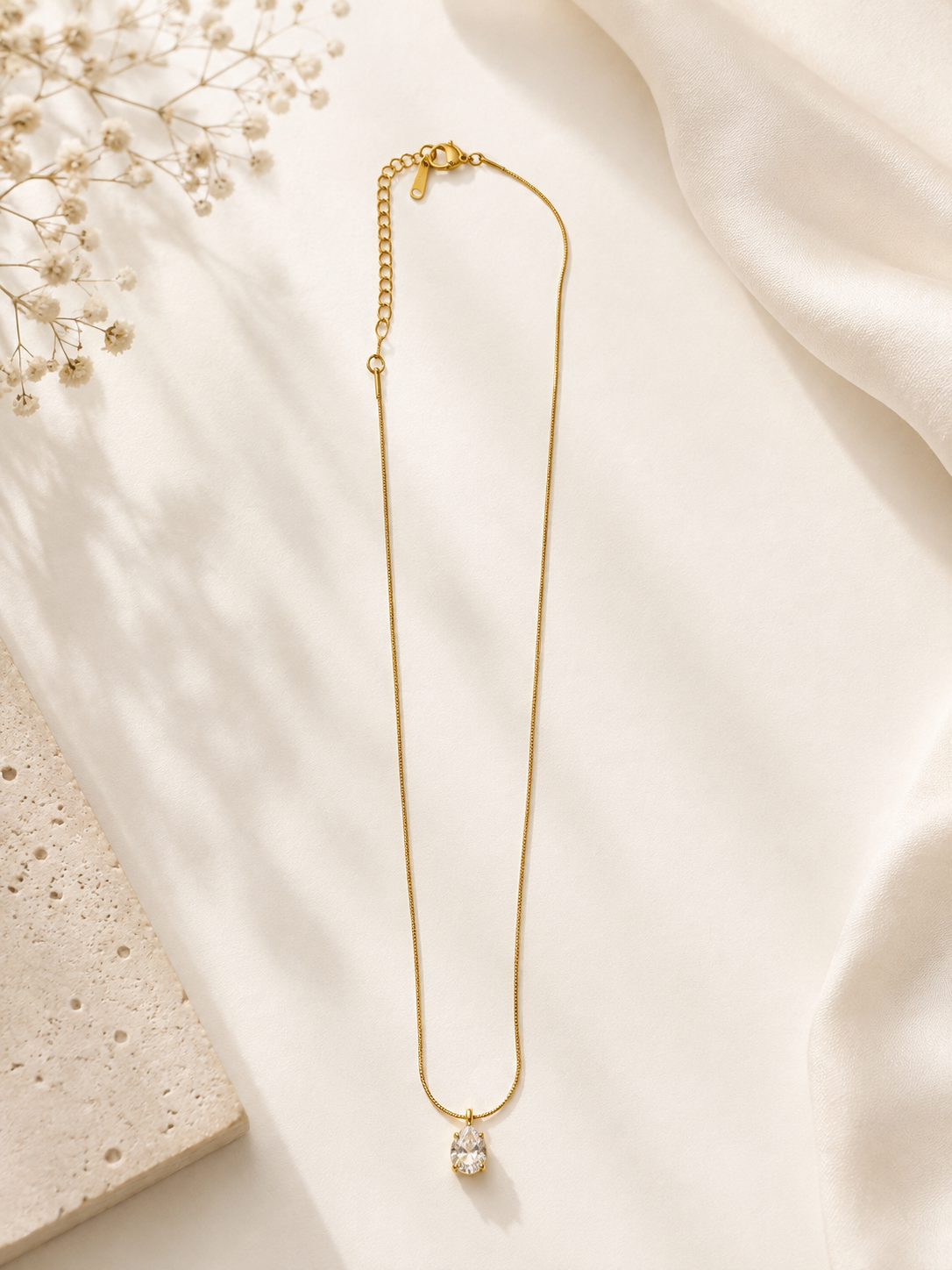 Éclat Teardrop Solitaire pendant