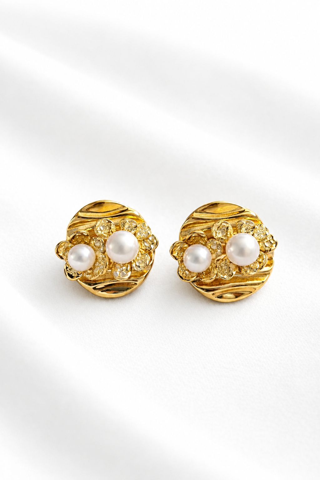 Auri Pearl Studs