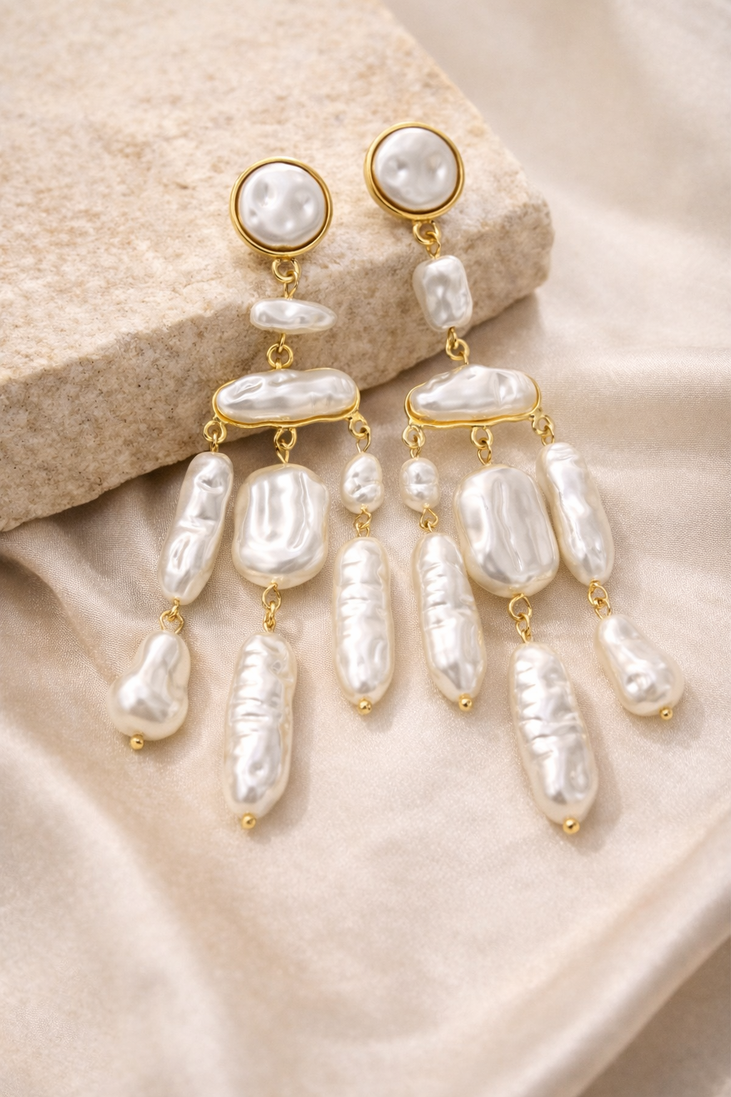 Pearl statement earring